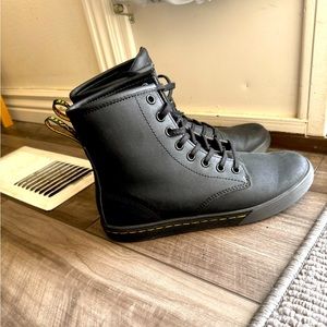 Dr martens docs matte black combat boots